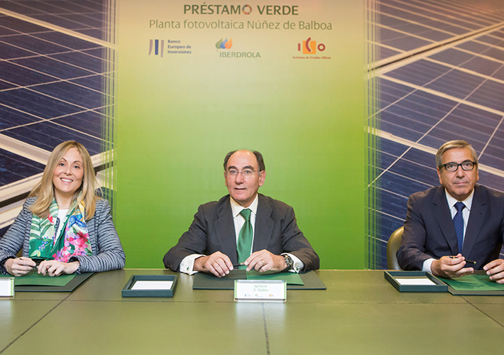Foto El BEI y el ICO suscriben con IBERDROLA una financiación verde para la mayor planta solar fotovoltaica en construcción en Europa, ubicada en Extremadura.